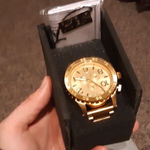 Brand new Nixon gold watch 51-30